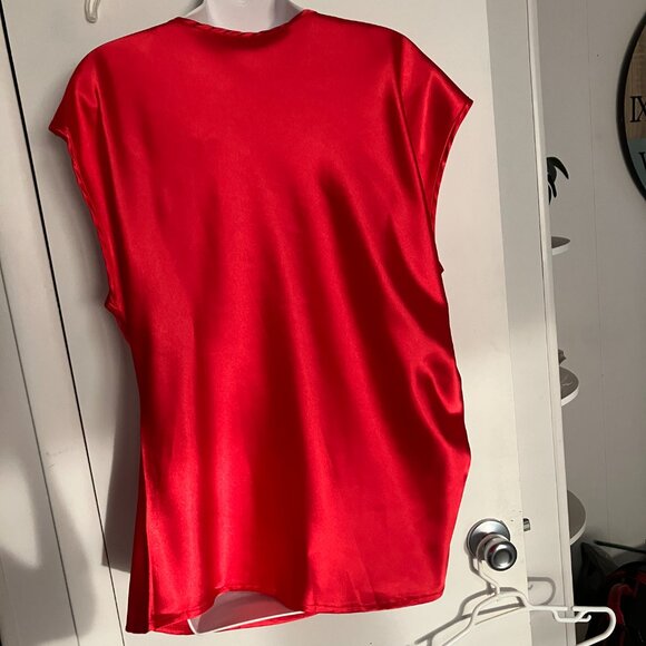 Elegant Cowl Neck Red Sleeveless Blouse with Ruched Detail XL NEW - Picture 4 of 7